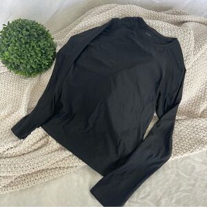 Aerie Fitted Black Long Sleeve Rash Guard Size L